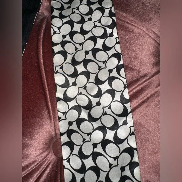 Coach 100% Silk Scarf - Black & White Signature. Understatedly elegant! - Picture 2 of 4
